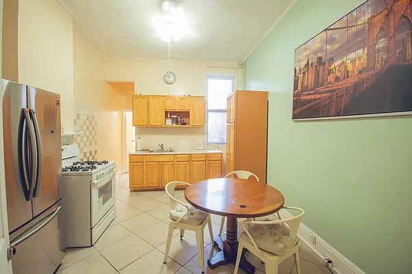 Rented by Apple Realty Group Corp | media 2