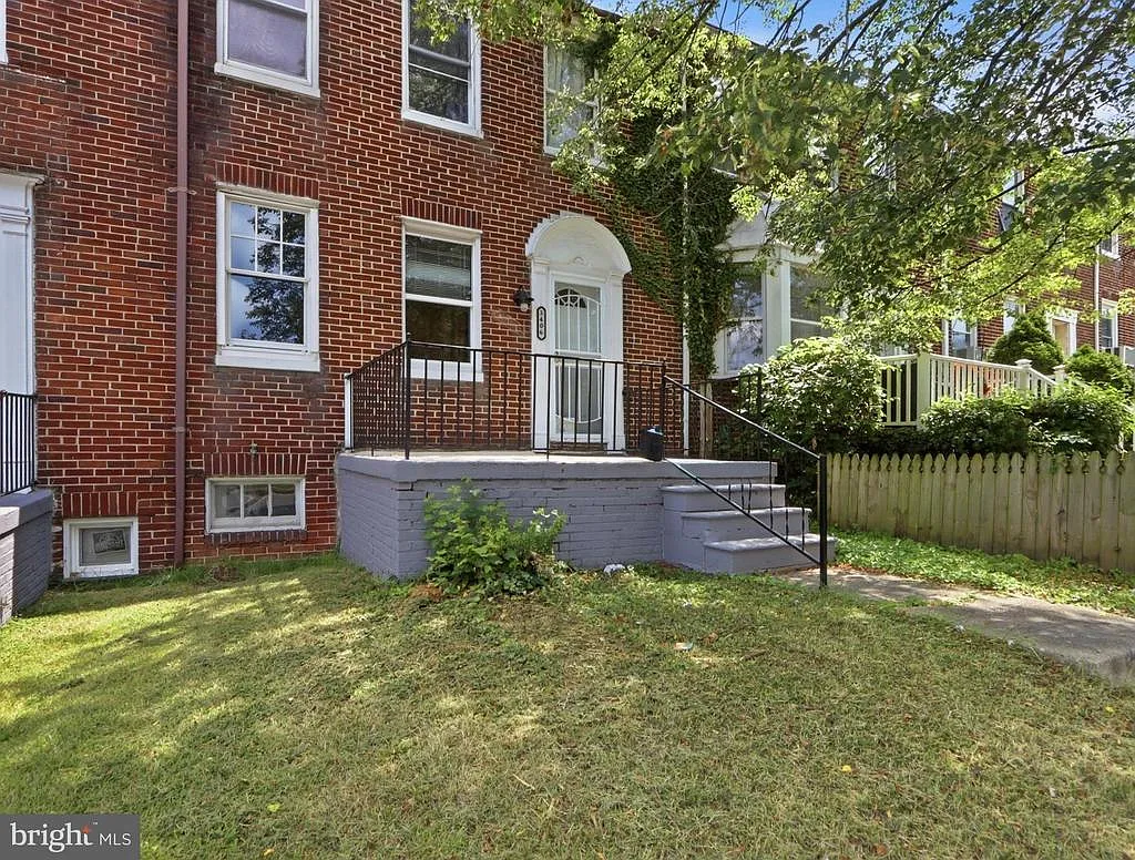 5 bed, 1600 sqft, $2,600 — Photo 2