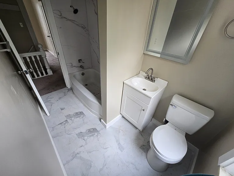 1006 Valonia St — Photo 11
