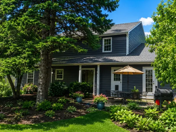 2254 Remington Dr, Naperville, IL 60565