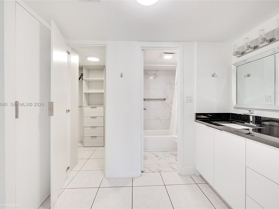 1st image of 100 Bayview Dr APT 1231