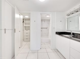 100 Bayview Dr APT 1231, Sunny Isles Beach, FL 33160