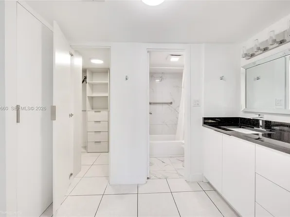 100 Bayview Dr, Sunny Isles Beach, FL