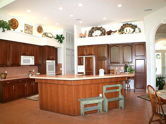 5th image of 402 Tall Oak Trl