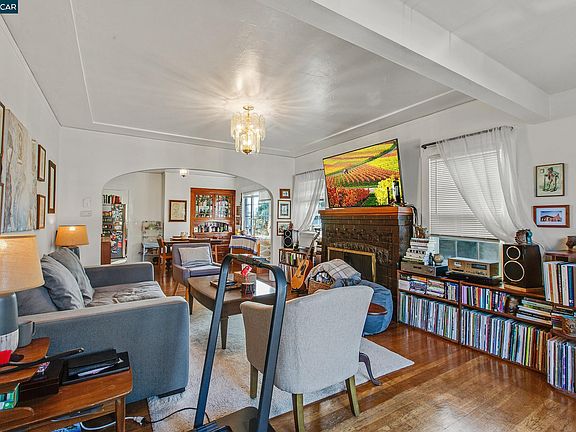 4th image of 985 39th St