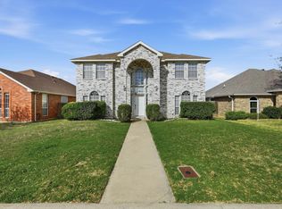 6917 Club Creek Dr, Fort Worth, TX 76137