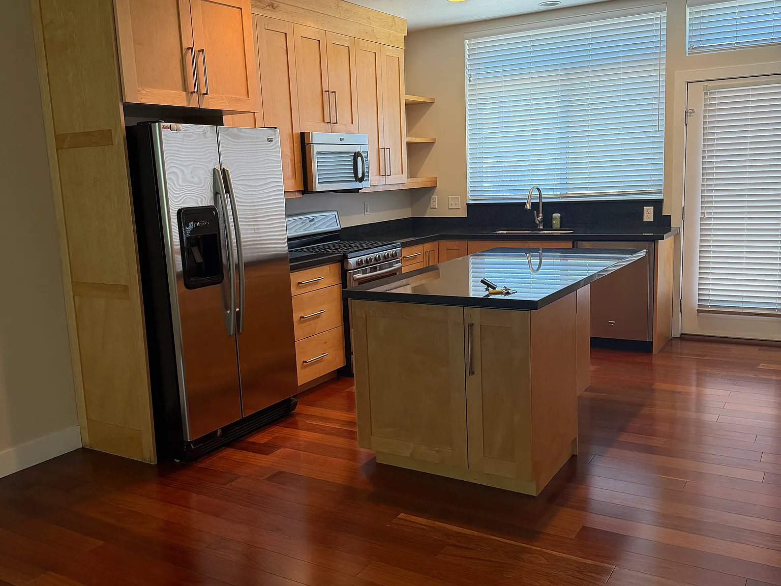 3 bed, 2000 sqft, $2,975 — Photo 4