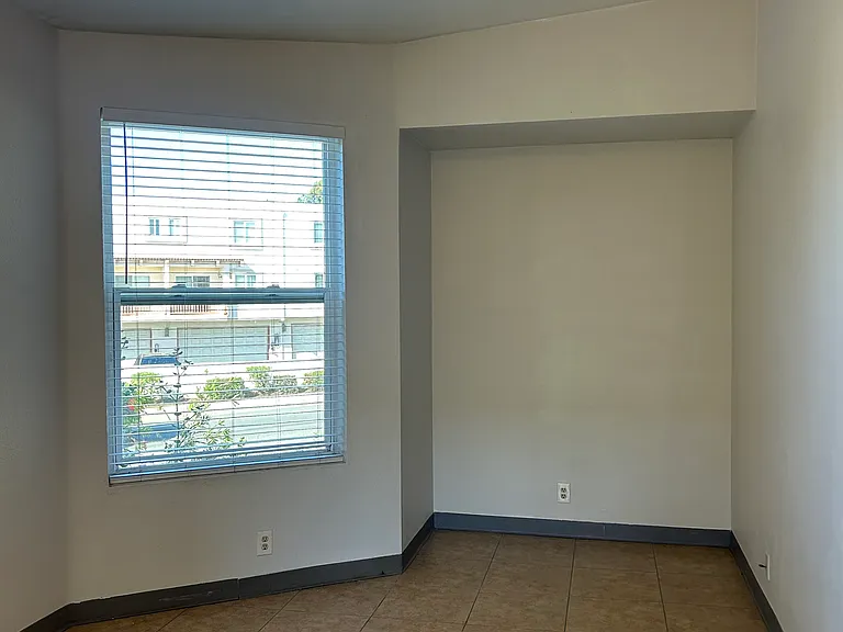 5411 Linda Vista Rd #17 — Photo 6