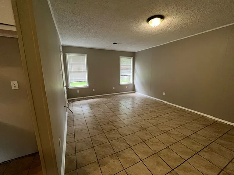 7813 Brentwood Dr — Photo 4
