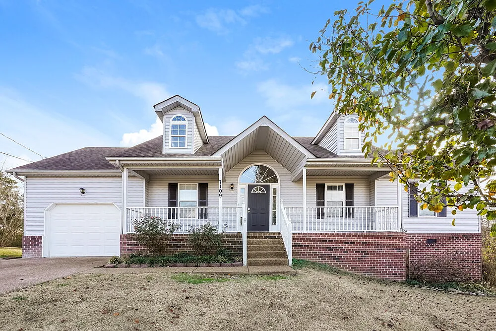 3 bed, 2.0 bath, 1555 sqft, $2,080 — Photo 1