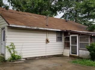 215 S 11th St, Saint Francisville, IL 62460