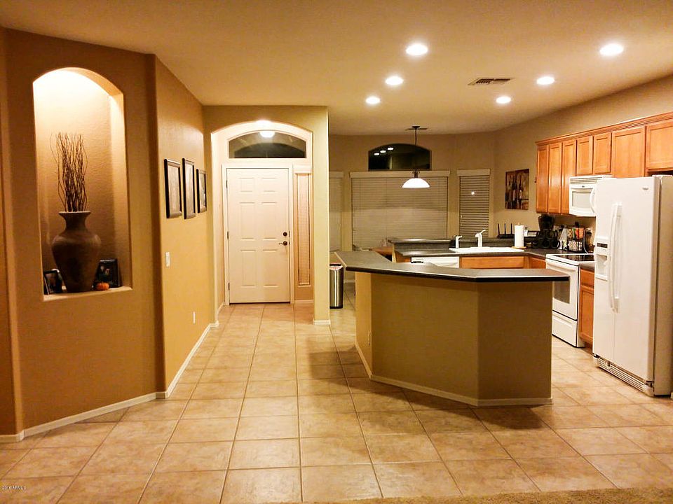 1st image of 44013 W Garden Ln