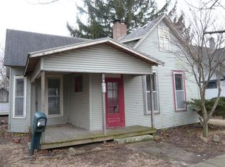 914 Jackson Ave, Charleston, IL 61920