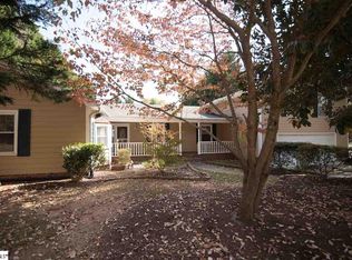 8 Woodbend Ct, Mauldin, SC 29662