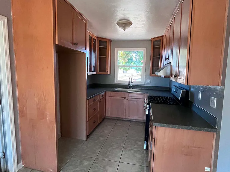 57 Norman Way — Photo 8
