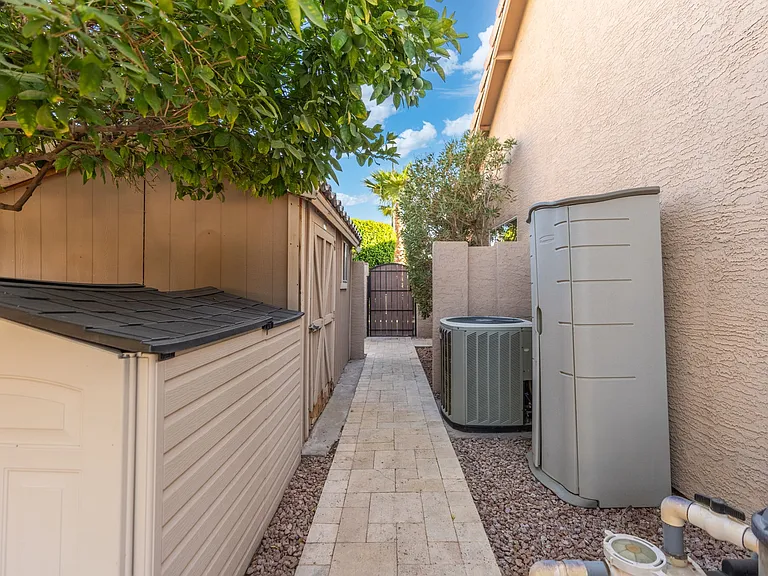 372 W Amoroso Dr — Photo 115