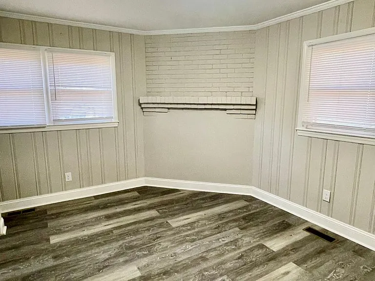 115 S Oak St — Photo 19