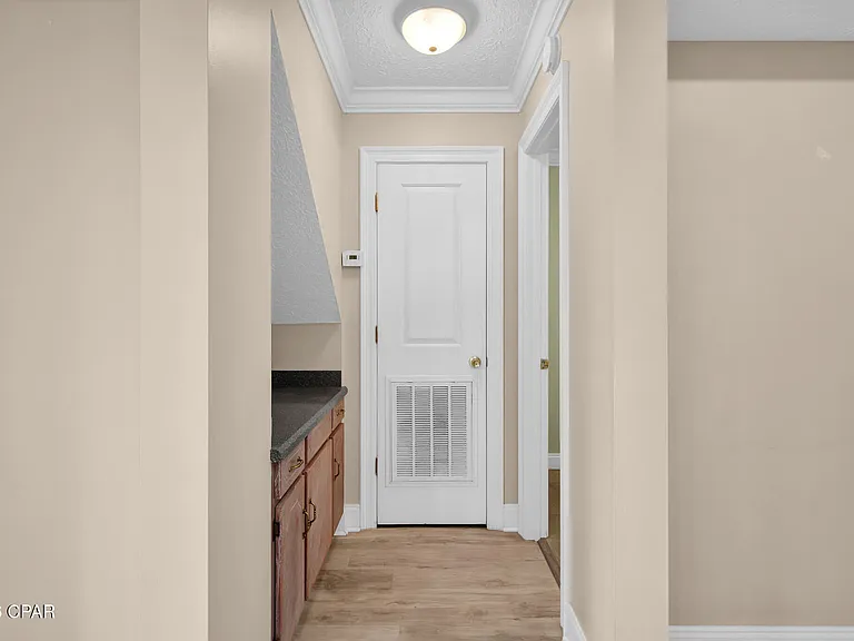 1365 Capri Dr — Photo 17