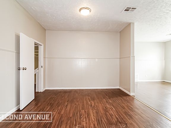 4th image of 2337 SW 50th St