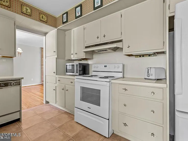 87 Hillside Dr — Photo 17