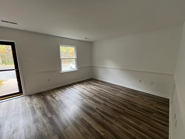 255 Farrell Ln — Photo 4