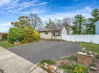 194 Central Park Road, Plainview, NY 11803