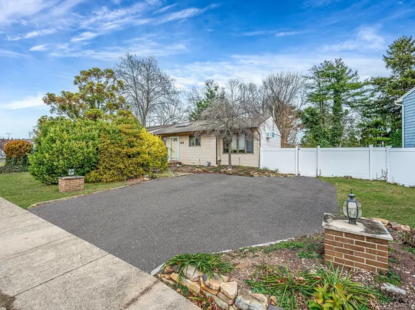 194 Central Park Road, Plainview, NY 11803