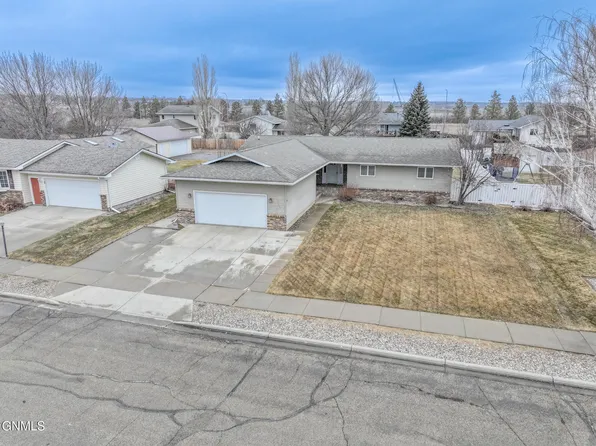 1310 25th St W, Williston, ND 58801