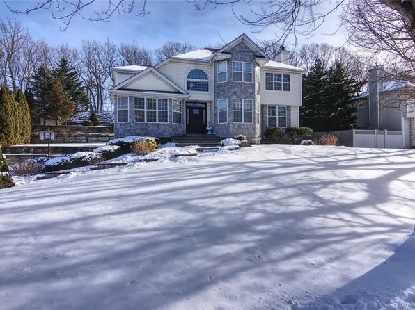 20 Whispering Woods Drive, Smithtown, NY 11787