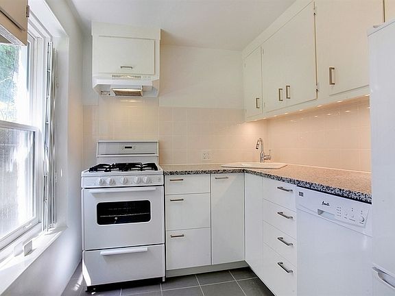 4th image of 244 E 5th St APT 3