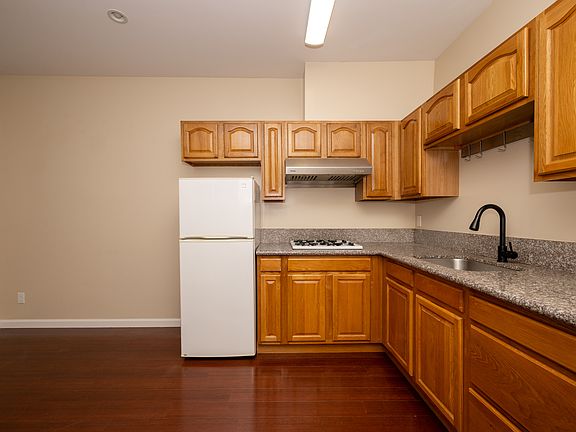 5th image of 1020 Hyde St APT 1