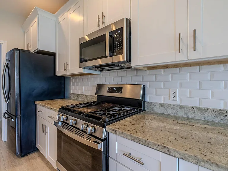 2422 Cardinal Dr — Photo 6
