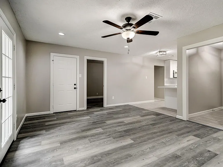 4411 Oak Shadows Dr — Photo 10