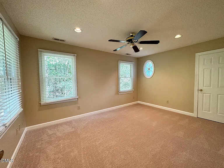1012 Sturbridge Dr — Photo 23
