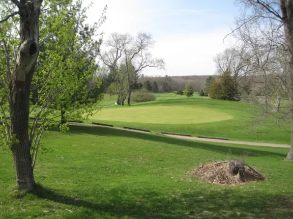 316 Knollwood Dr, Dixon, IL 61021