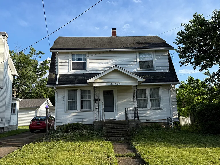 1235 W 10th St — Photo 1