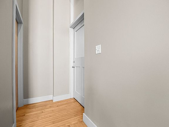 4th image of 1615 Hampton Ave #24