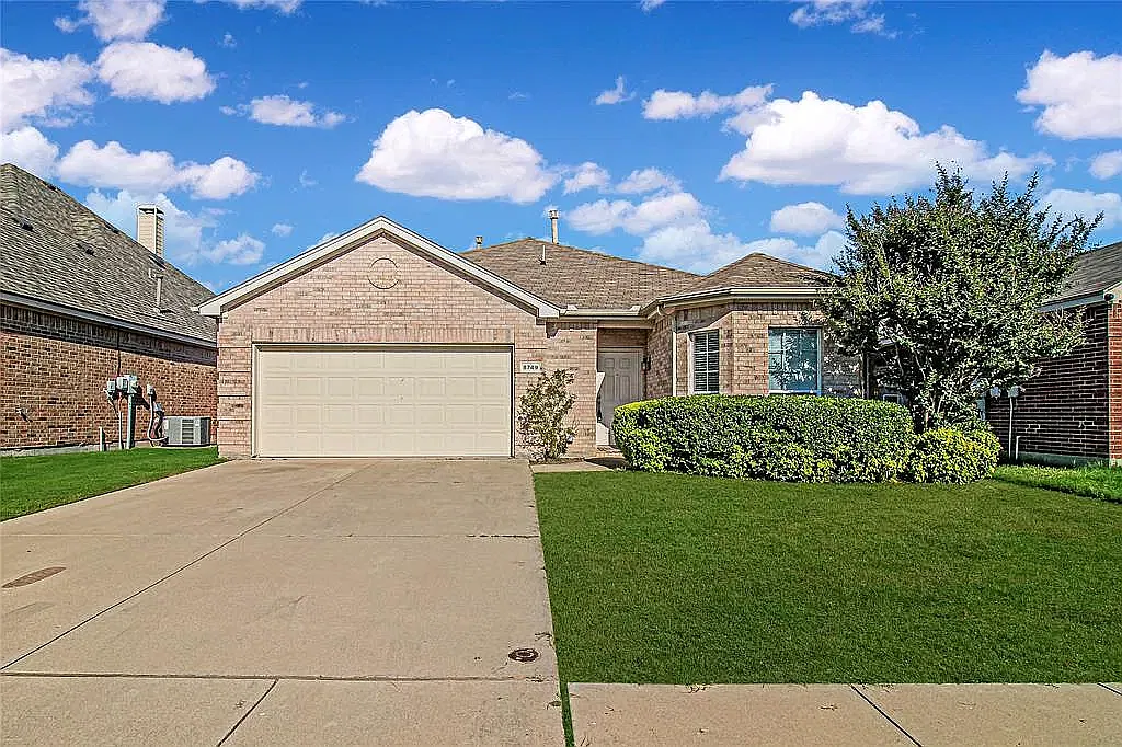 3 bed, 1389 sqft, $2,000 — Photo 1