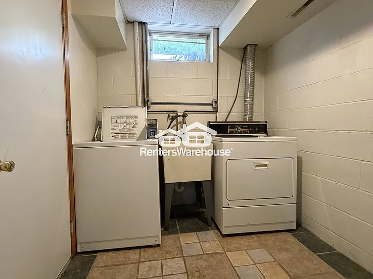 723 Tyler St NE — Photo 20