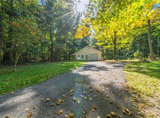 989 McIvor Rd, Phelps, NY 14532