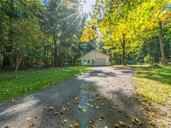 989 McIvor Rd, Phelps, NY 14532