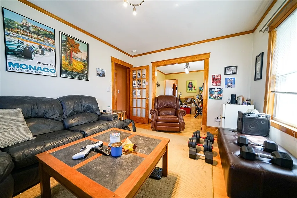 3 bed, 1.5 bath, 1530 sqft, $3,500 — Photo 2