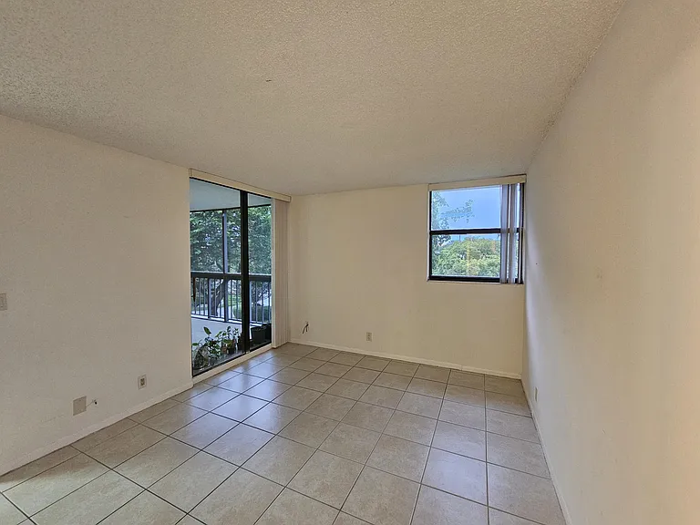 8441 Forest Hills Dr #302 — Photo 8