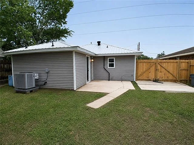 1241 Central Ave — Photo 4