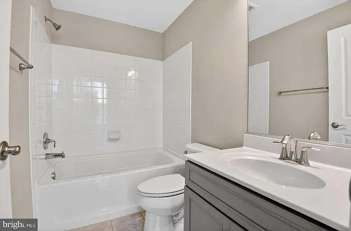 1 bed, 1.5 bath, 120 sqft, $1,000 — Photo 2