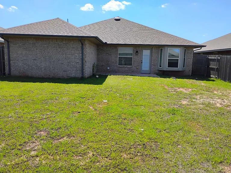 18216 Sunny Stone Ln — Photo 16