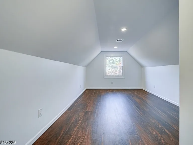 217 Heywood Ave — Photo 9