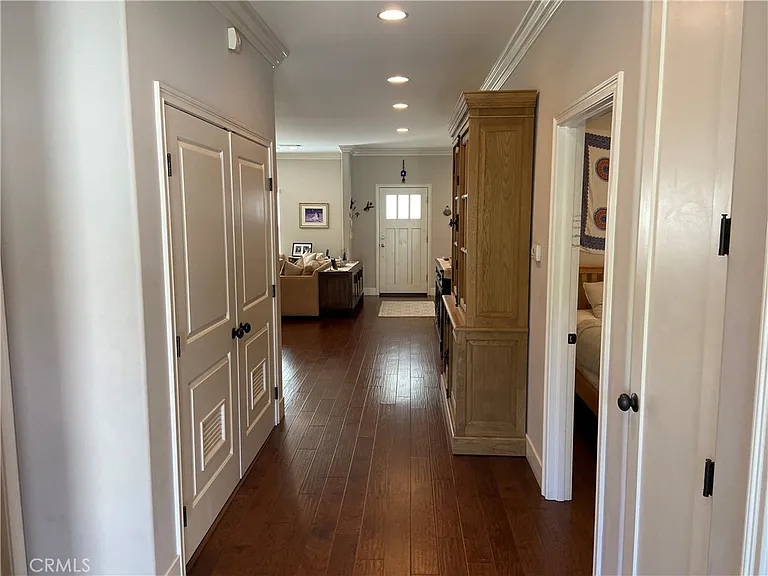 4470 Stansbury Ave — Photo 36
