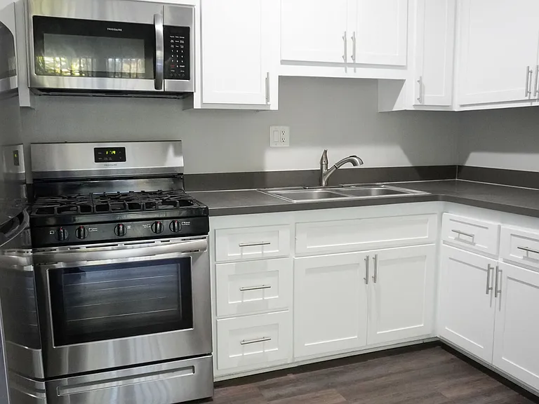 415 Gayley Ave — Photo 23