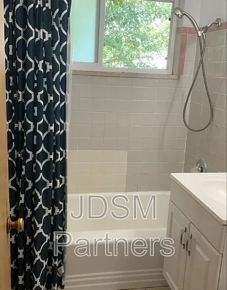 1545 N Jackson St — Photo 16